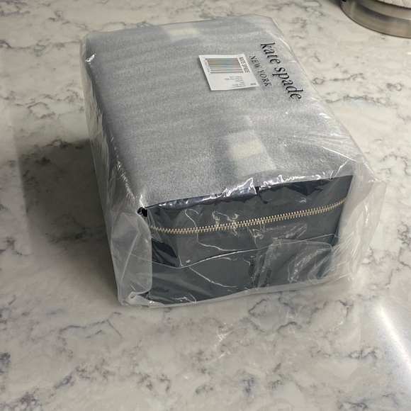 Kate spade cosmetic bag - Picture 4 of 4